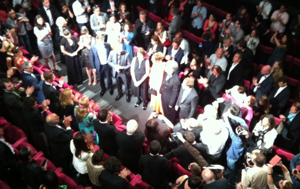 Standing ovation pour l'équipe du film Le sel de la terre Standing ovation pour l'équipe du film Le sel de la terre